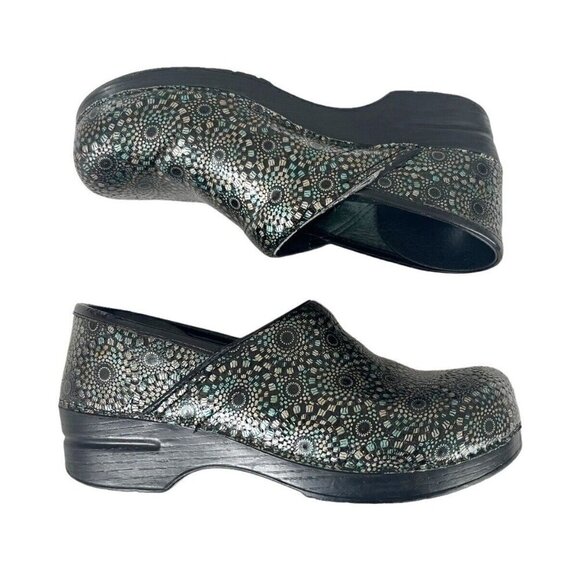 Dansko Women's Sz 41 (10.5 / 11 ) Black Metallic Medallion Clogs - Picture 5 of 12